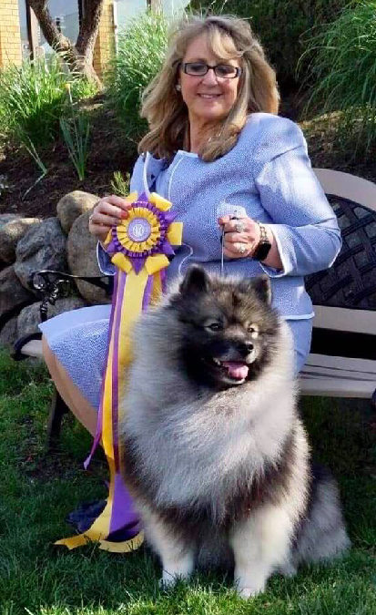 Beth and Gibson Win Big at the 2019 Keeshond National!!